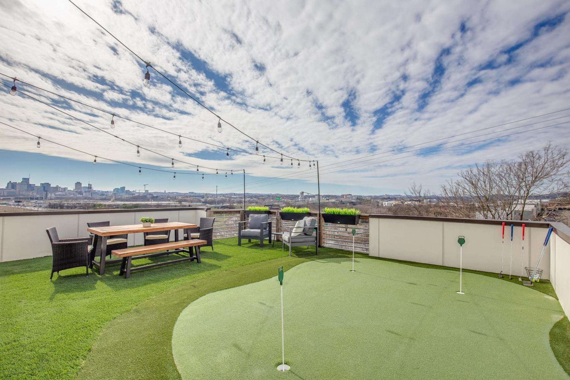 Whiskey House With Rooftop Golf, City Views! 8Min To Downtown! Sleeps 9! Nashville Buitenkant foto