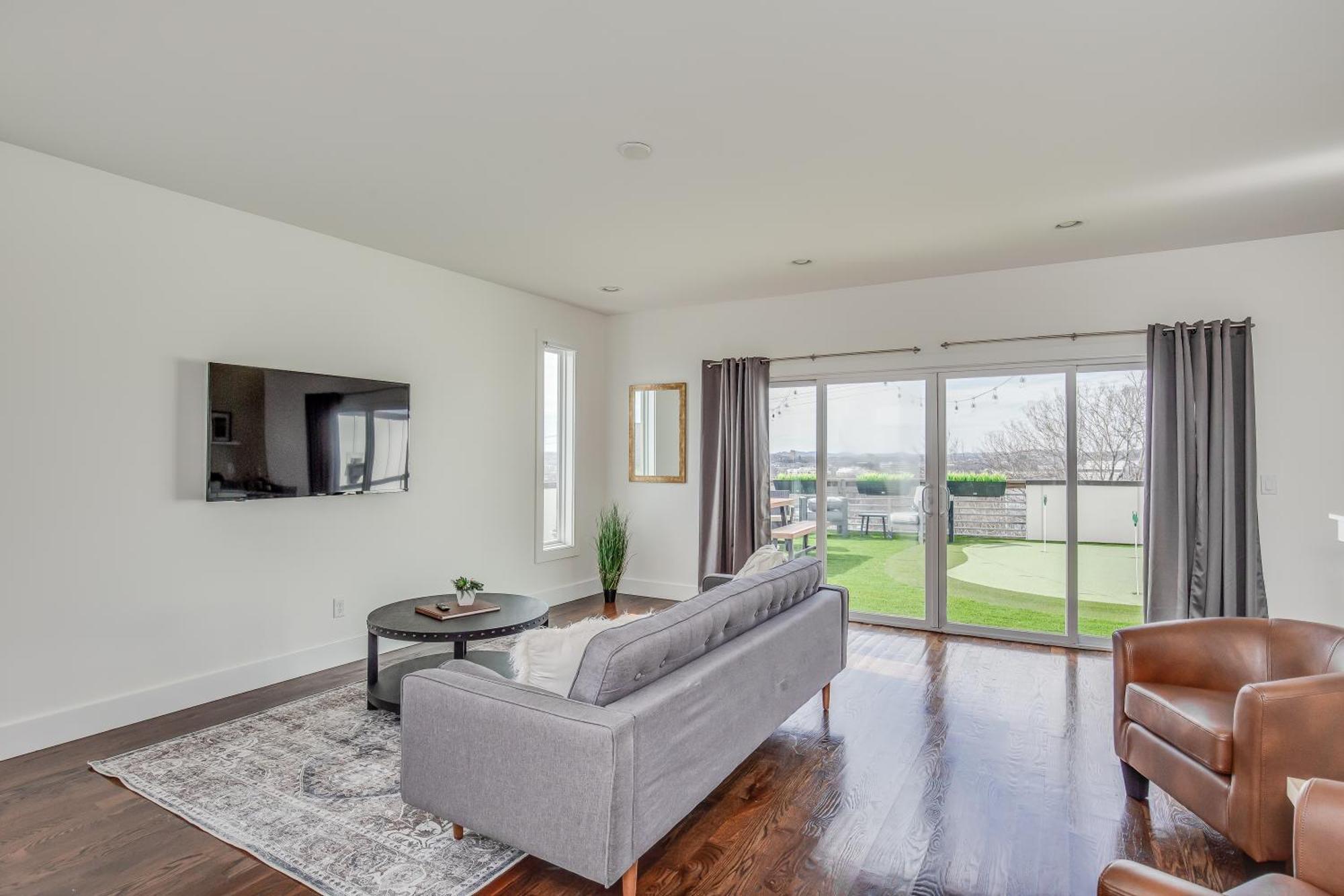 Whiskey House With Rooftop Golf, City Views! 8Min To Downtown! Sleeps 9! Nashville Buitenkant foto