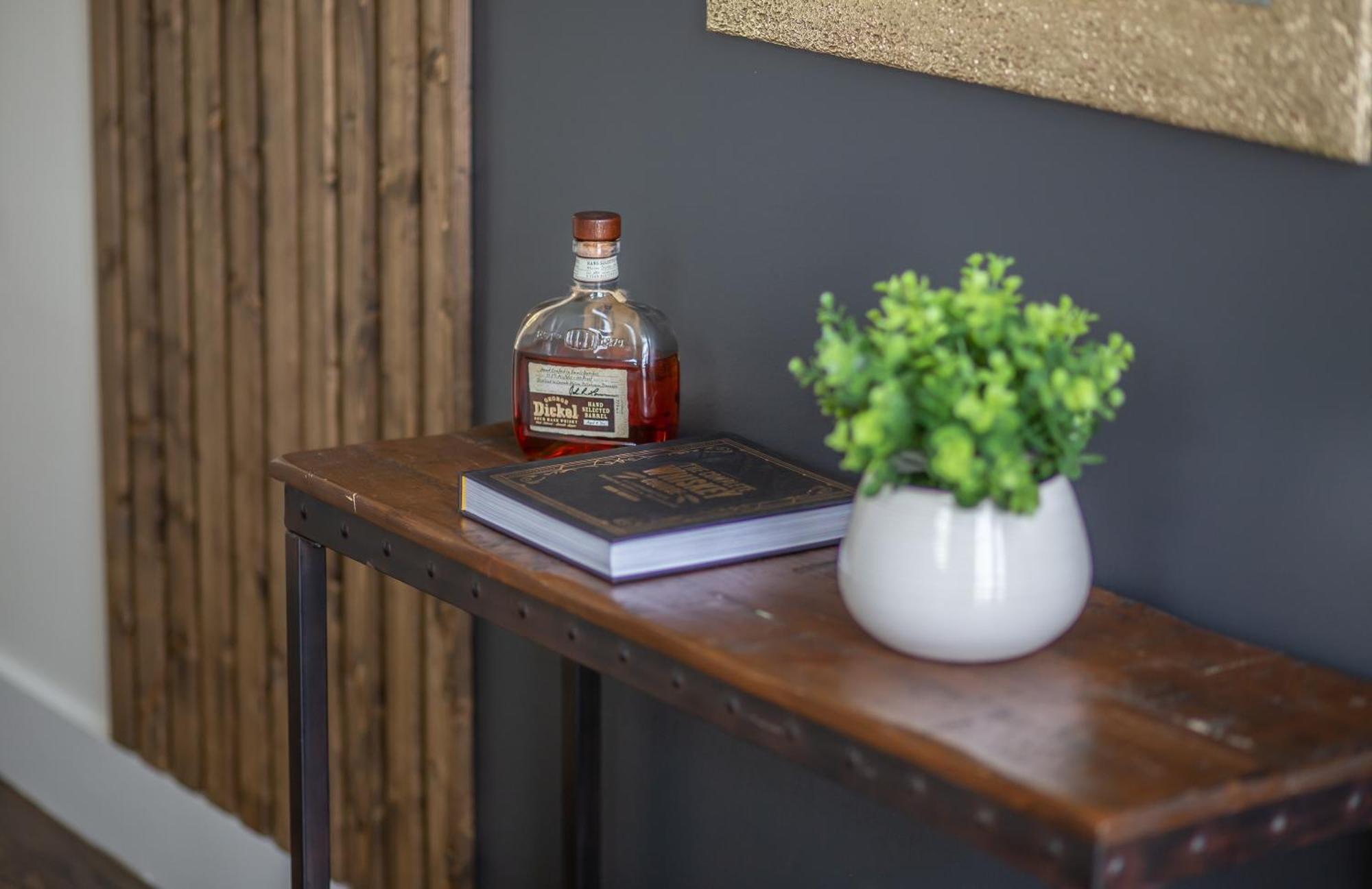 Whiskey House With Rooftop Golf, City Views! 8Min To Downtown! Sleeps 9! Nashville Buitenkant foto